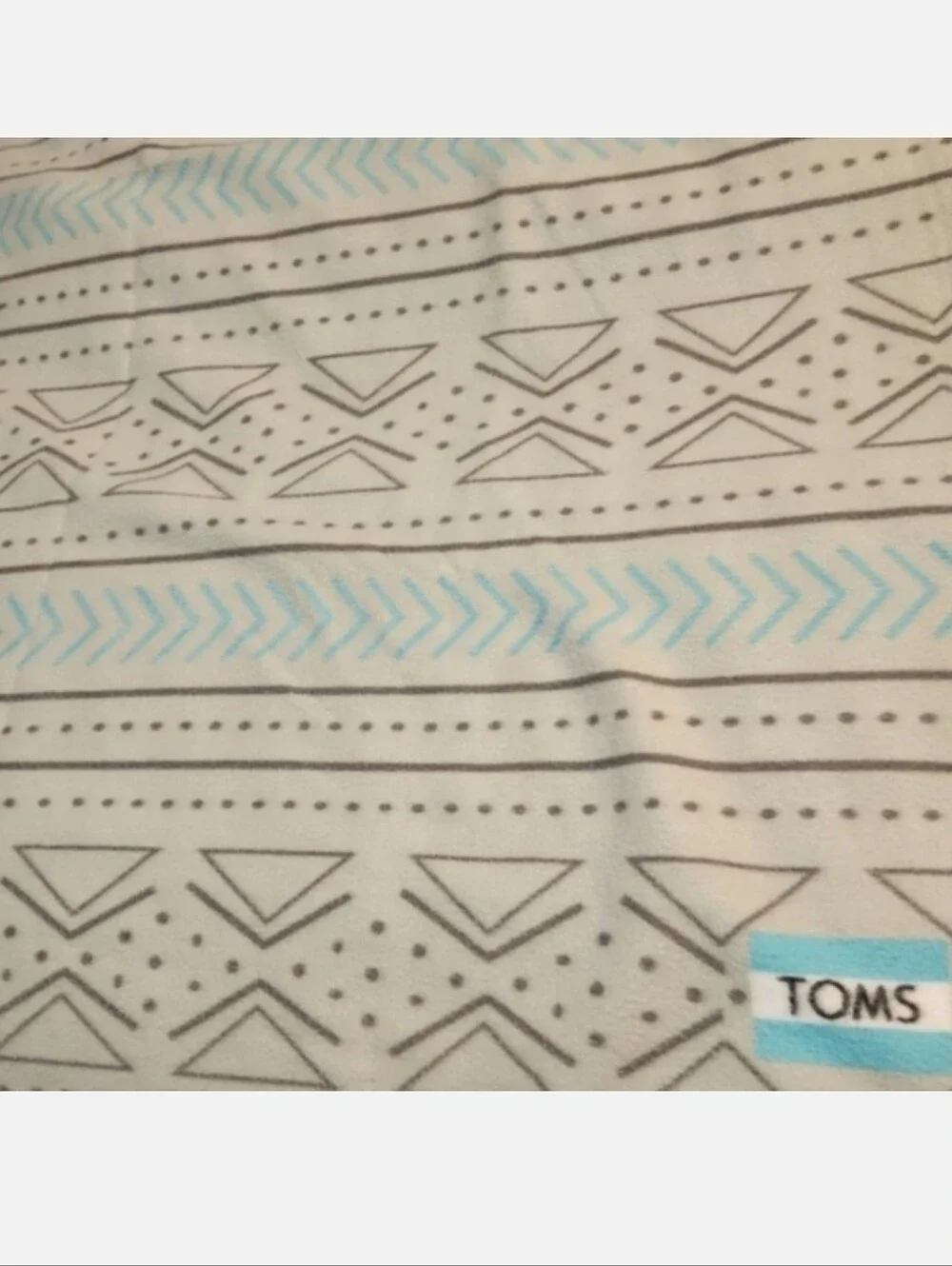 NWOT TOMS Polar Fleece Throw Blanket Gray Blue Geometric Design